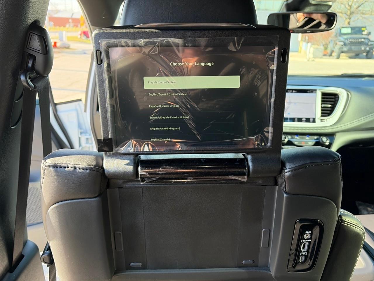 2026 Chrysler Pacifica Select All-Wheel Drive Passenger Van Photo