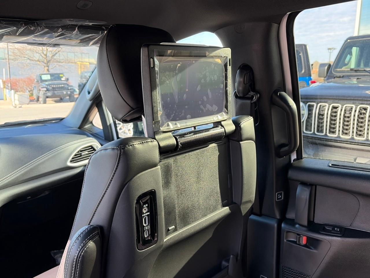 2026 Chrysler Pacifica Select All-Wheel Drive Passenger Van Photo