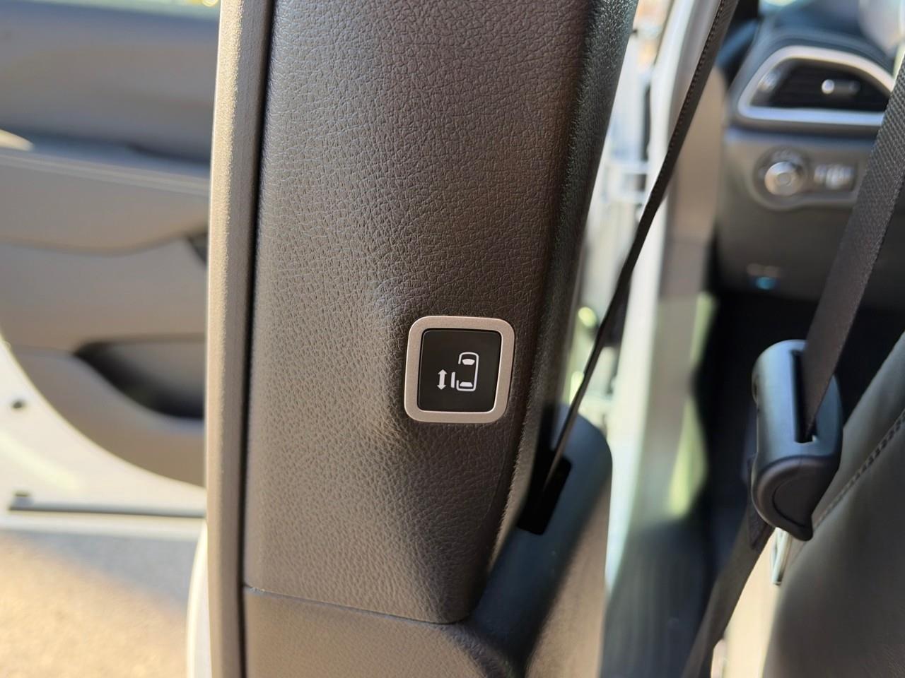 2026 Chrysler Pacifica Select All-Wheel Drive Passenger Van Photo