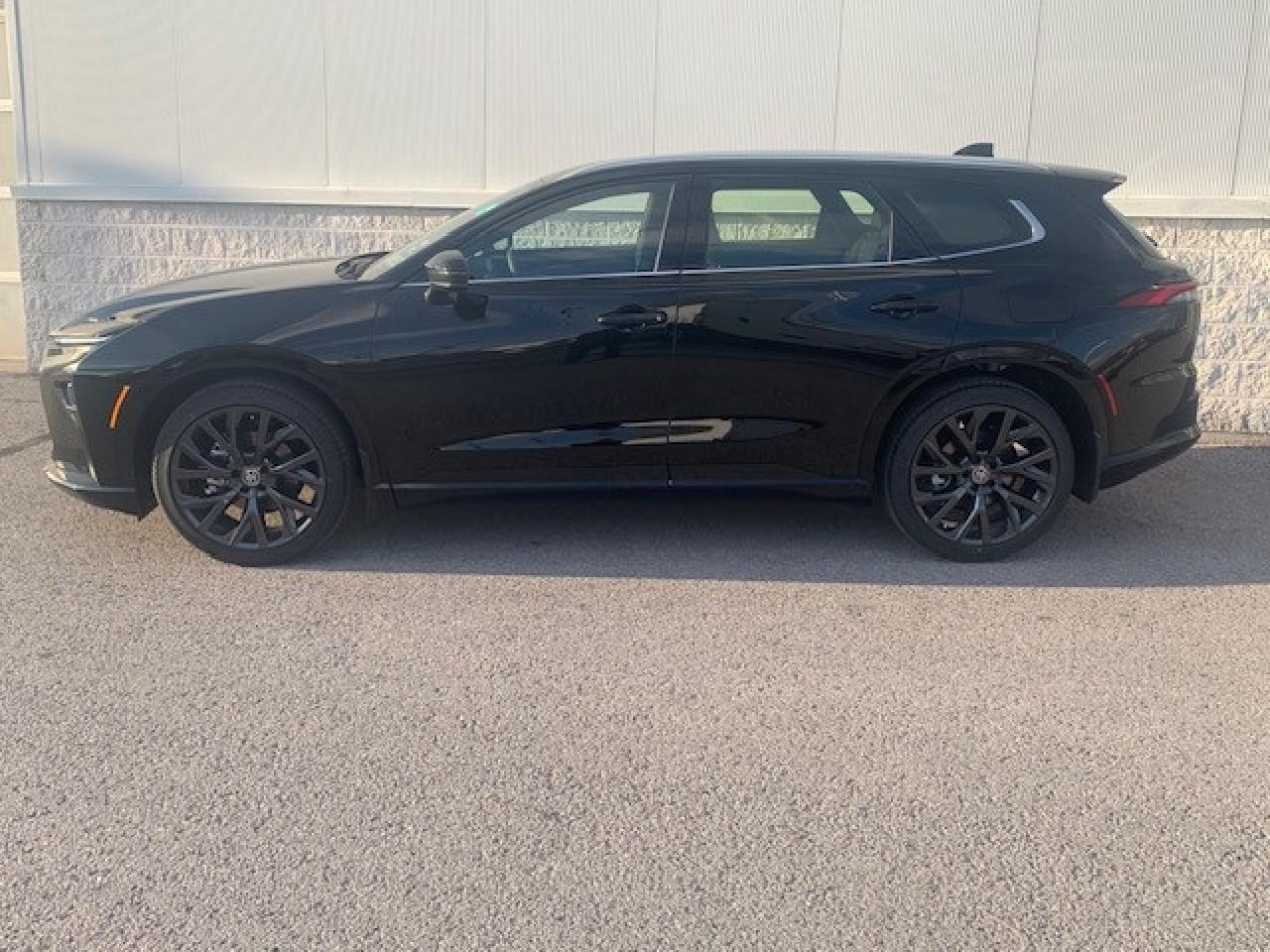 2025 Toyota Crown Signia Limited 4dr All-Wheel Drive Photo