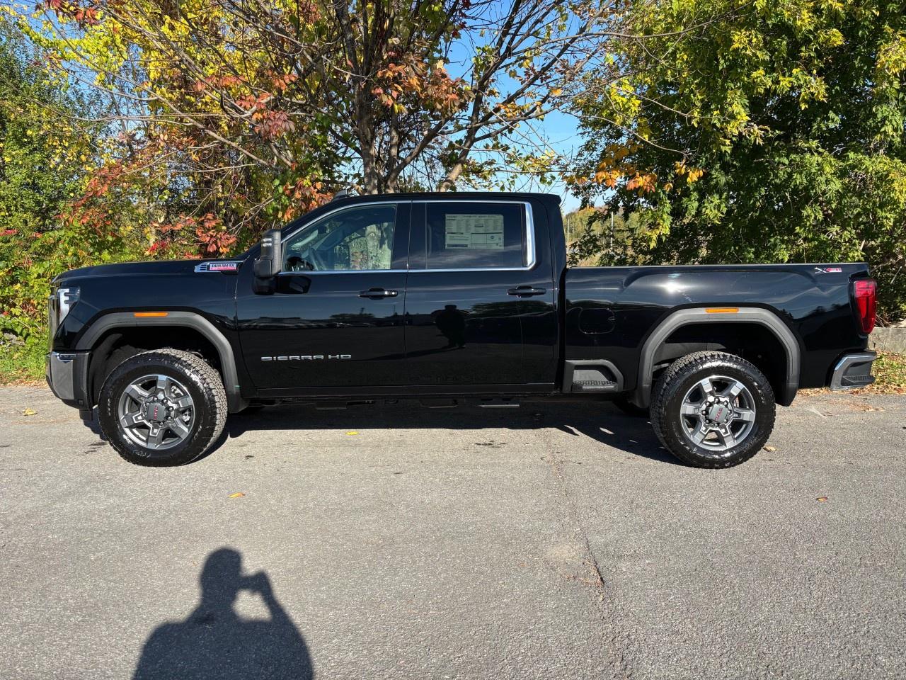 2026 GMC SIERRA 2500HD Crew Cab Standard Box 4-Wheel Drive SLE Photo