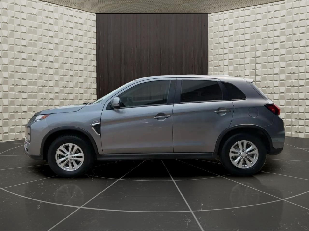 2022 Mitsubishi RVR SE 4dr AWC Photo3