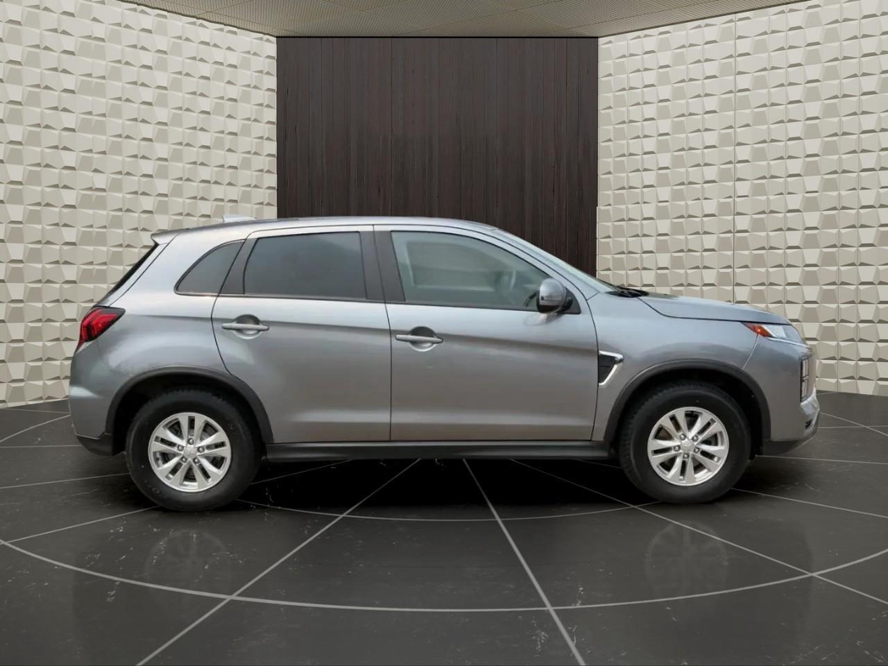 2022 Mitsubishi RVR SE 4dr AWC Photo