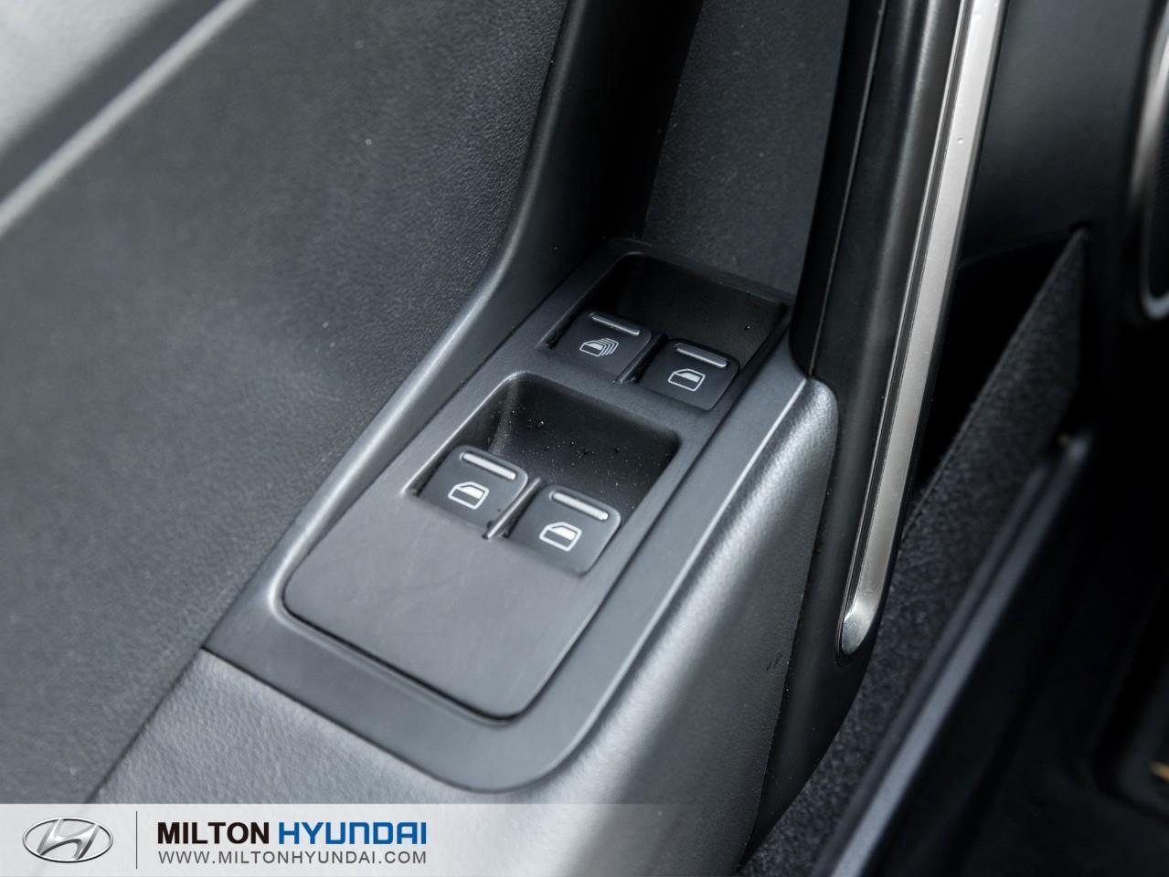 2018 Volkswagen Beetle 2.0 TSI Dune 2dr Convertible Photo