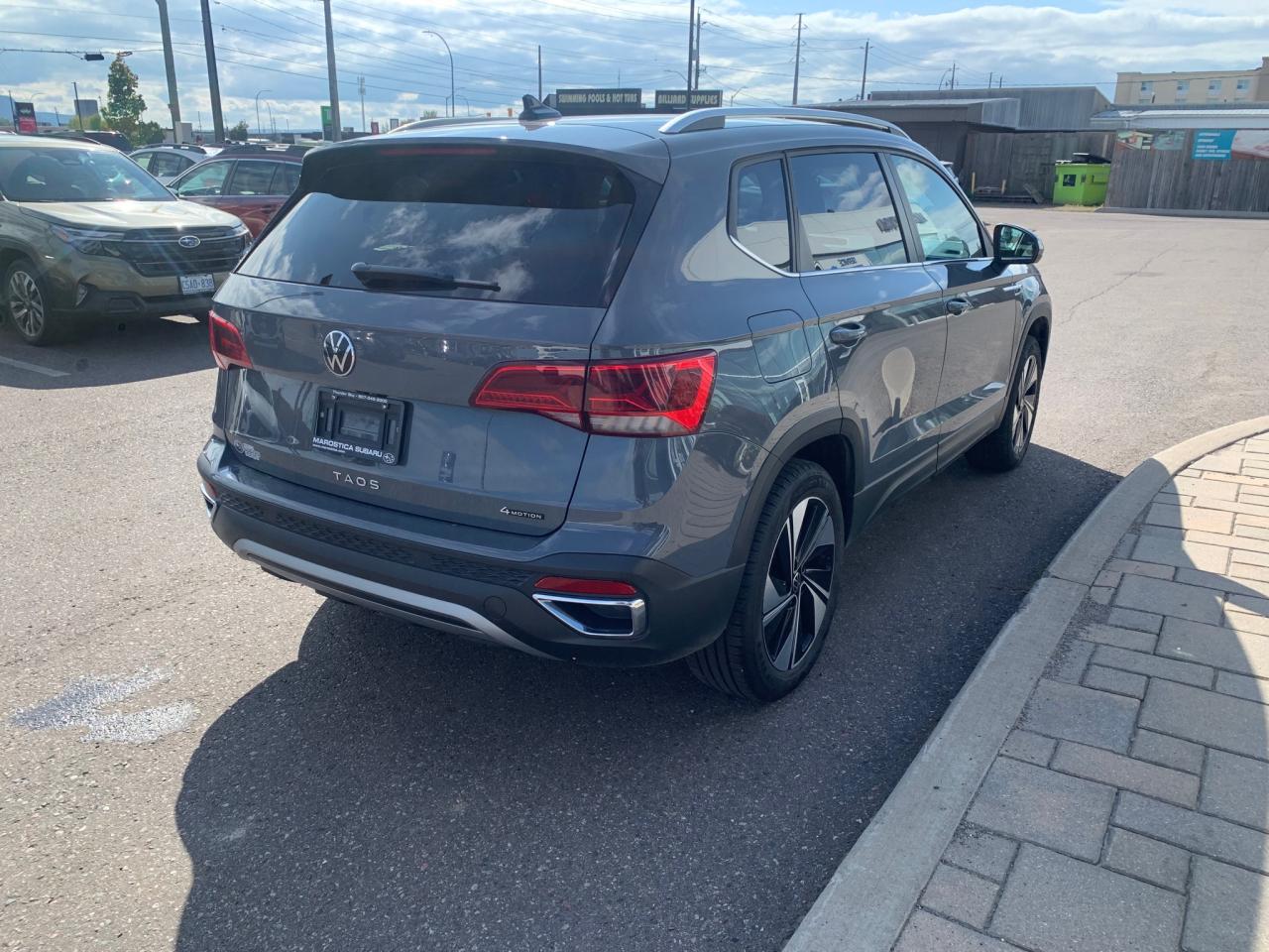 2024 Volkswagen Taos Comfortline 4dr All-Wheel Drive 4MOTION Photo