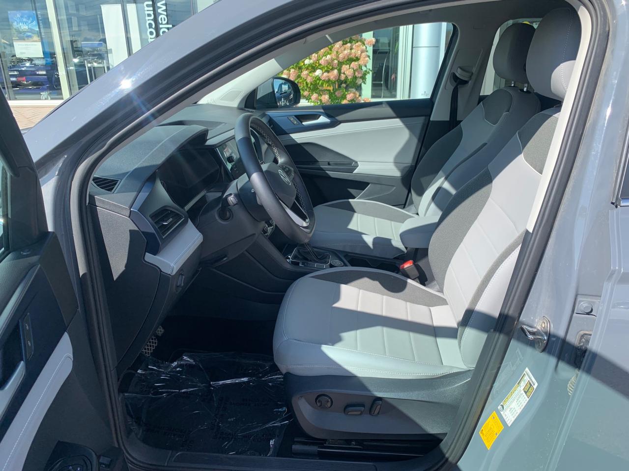 2024 Volkswagen Taos Comfortline 4dr All-Wheel Drive 4MOTION Photo