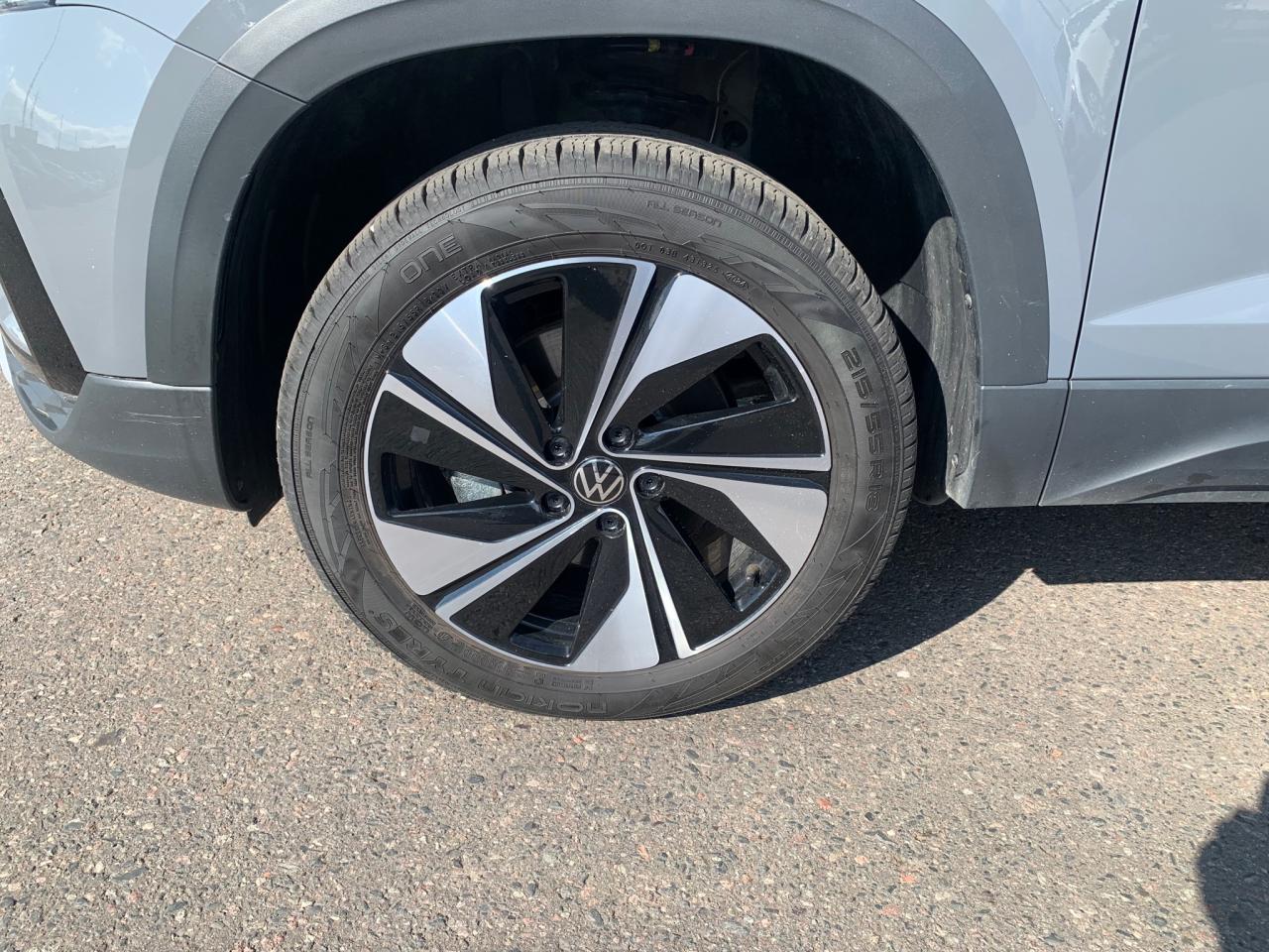 2024 Volkswagen Taos Comfortline 4dr All-Wheel Drive 4MOTION Photo