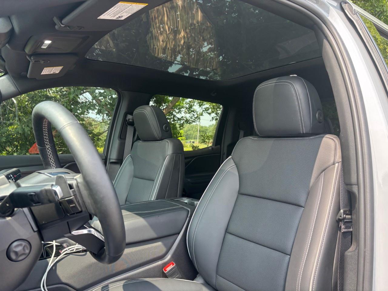 2025 Chevrolet Silverado EV e4WD Crew Cab Extended Range LT Photo4