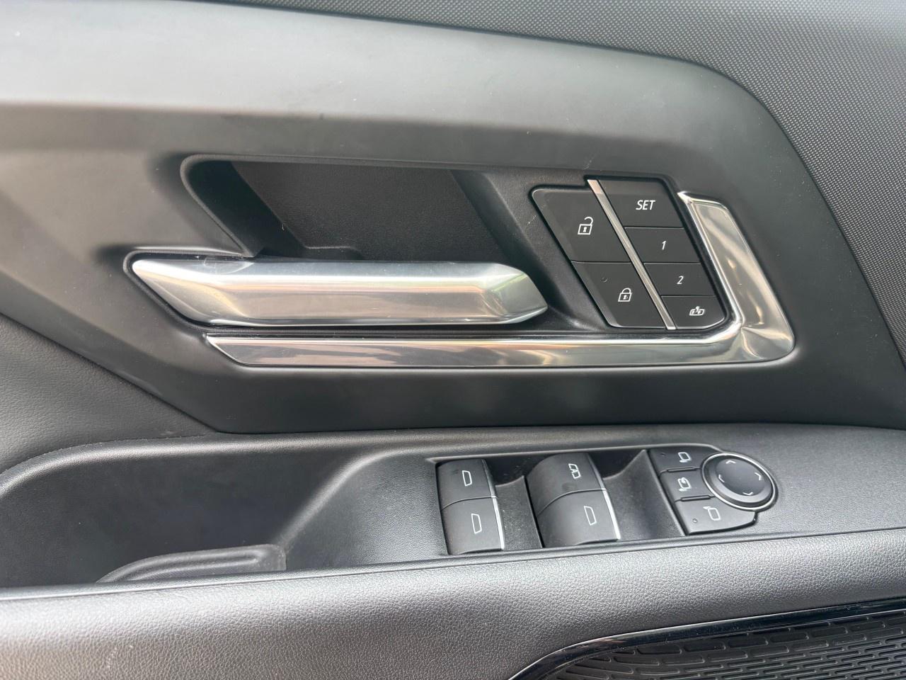 2025 Chevrolet Silverado EV e4WD Crew Cab Extended Range LT Photo