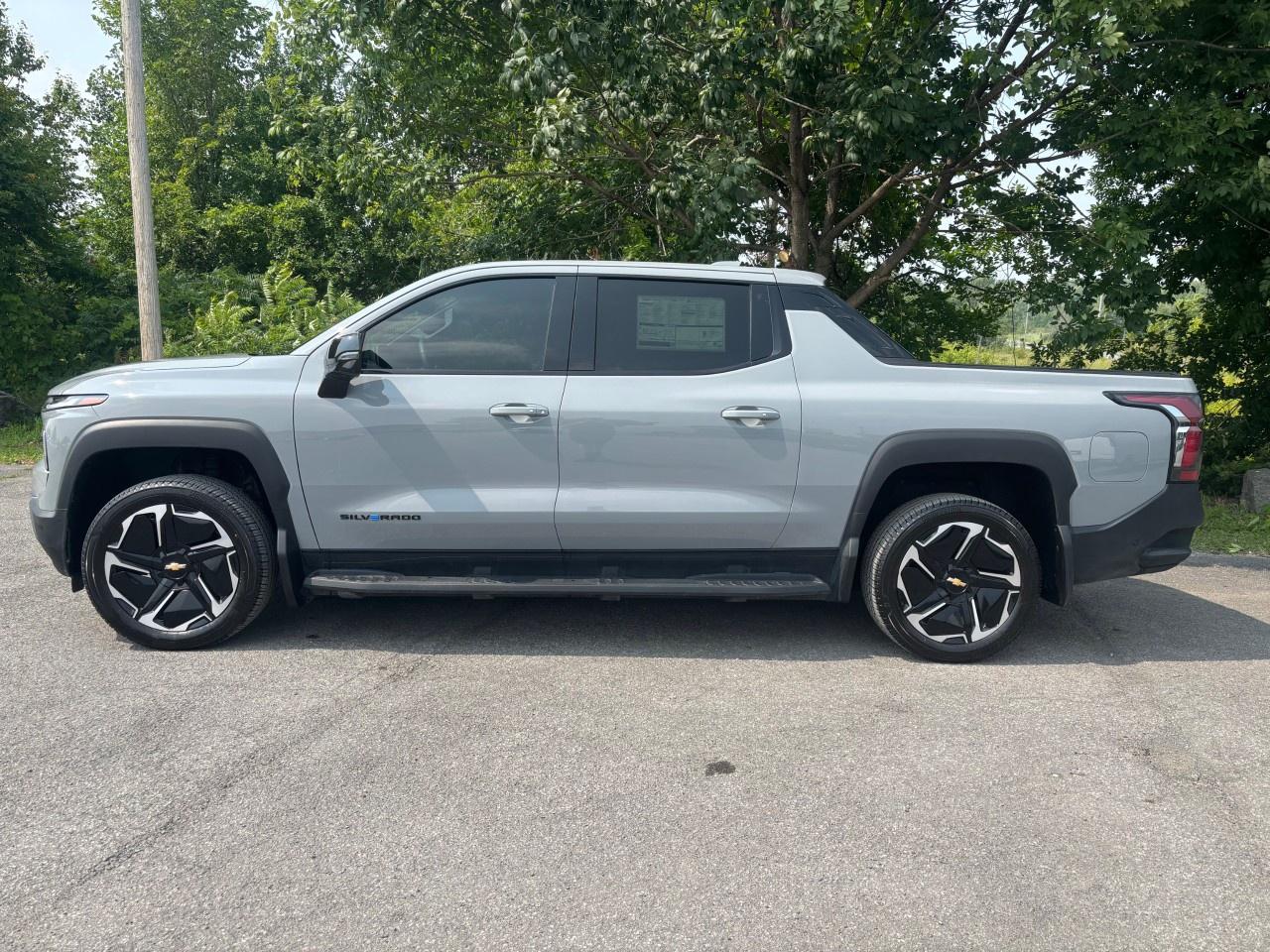 2025 Chevrolet Silverado EV e4WD Crew Cab Extended Range LT Photo