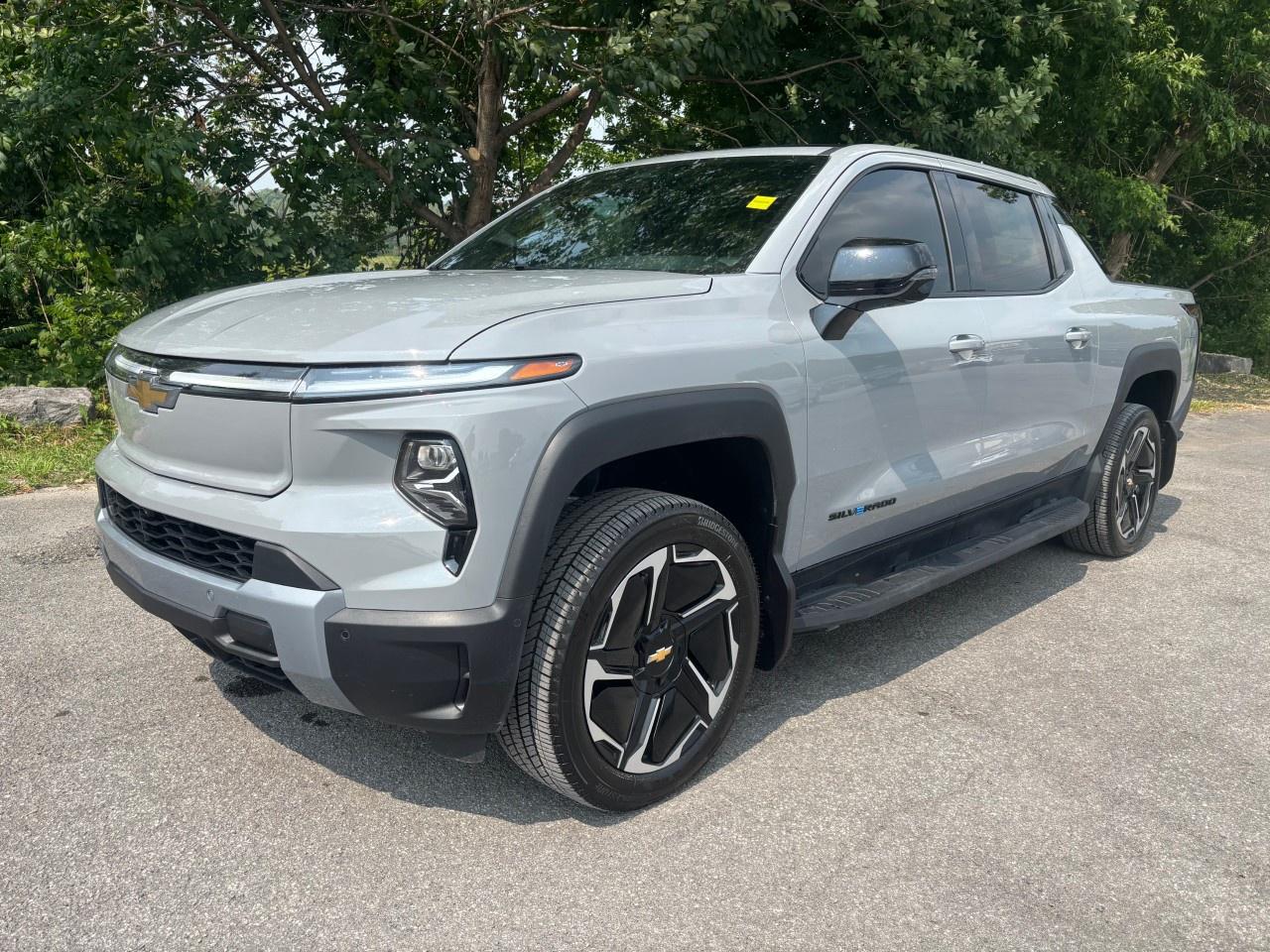2025 Chevrolet Silverado EV e4WD Crew Cab Extended Range LT Photo