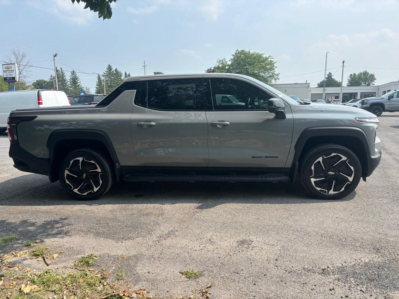 2025 Chevrolet Silverado EV e4WD Crew Cab Extended Range LT Photo