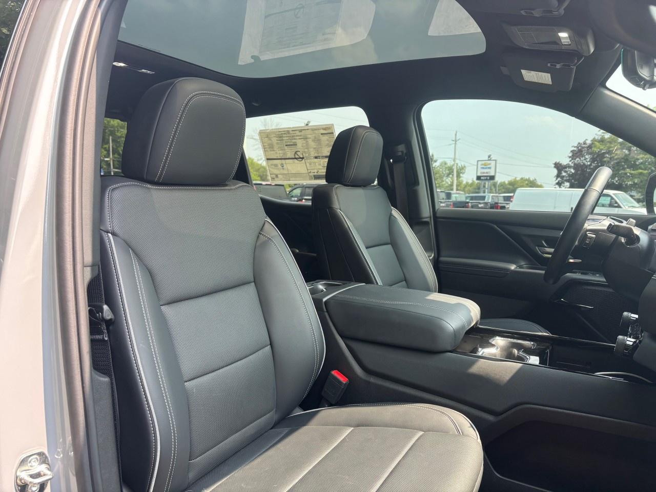 2025 Chevrolet Silverado EV e4WD Crew Cab Extended Range LT Photo