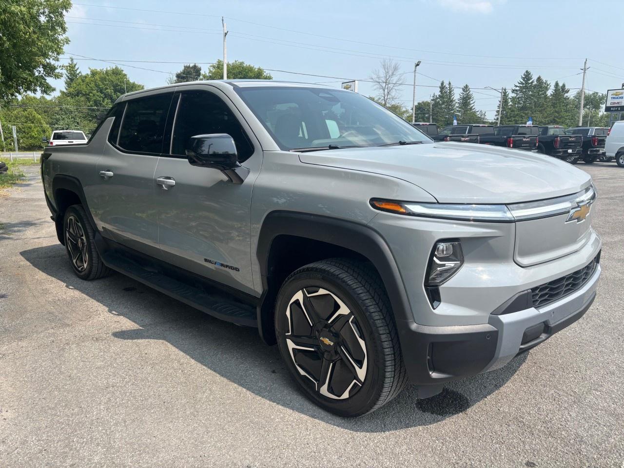 2025 Chevrolet Silverado EV e4WD Crew Cab Extended Range LT Photo