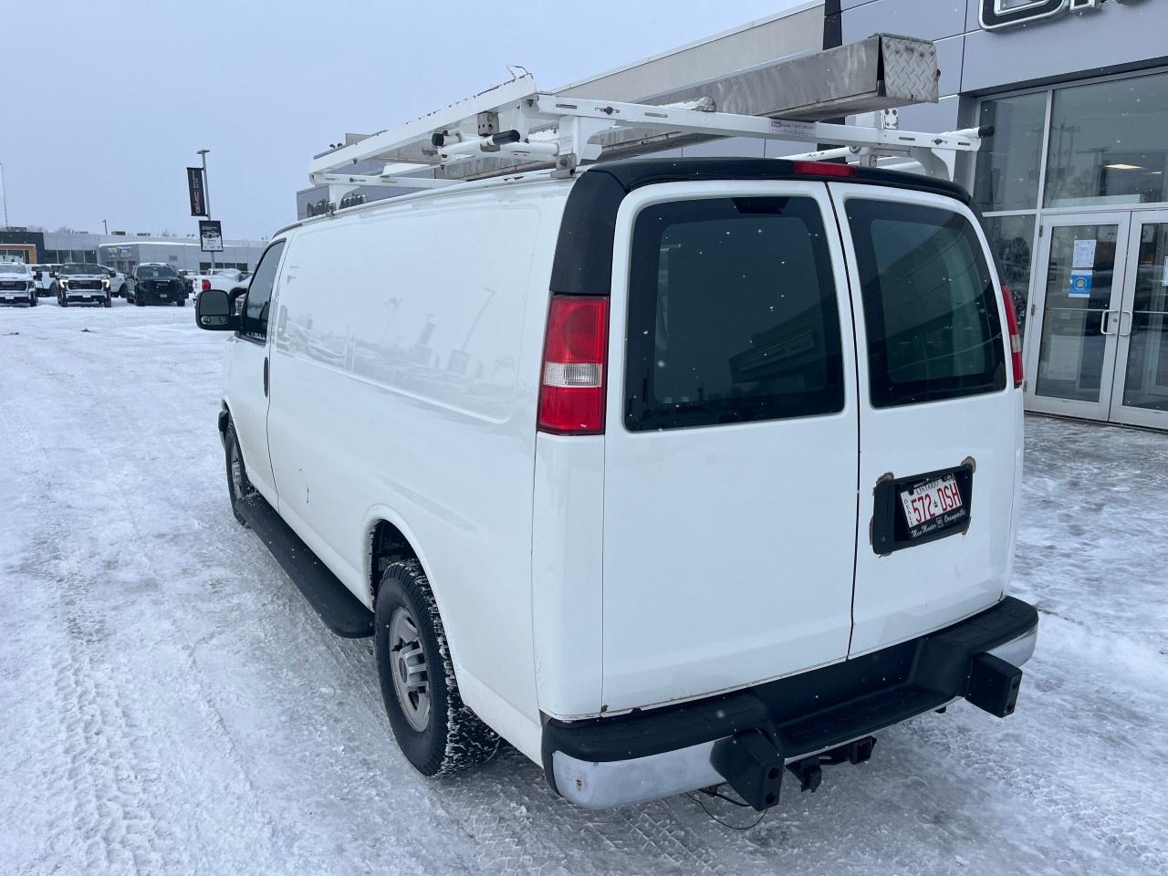 2017 GMC Savana Cargo Van 2500 Regular Wheelbase Rear-Wheel Drive Photo3