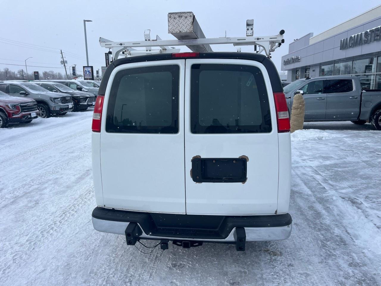 2017 GMC Savana Cargo Van 2500 Regular Wheelbase Rear-Wheel Drive Photo4