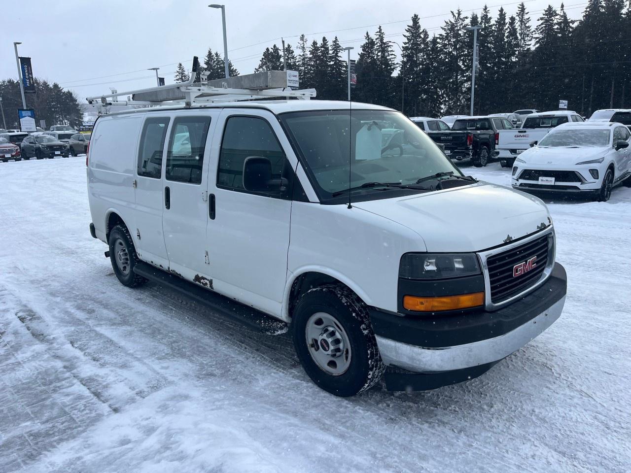 2017 GMC Savana Cargo Van 2500 Regular Wheelbase Rear-Wheel Drive Photo