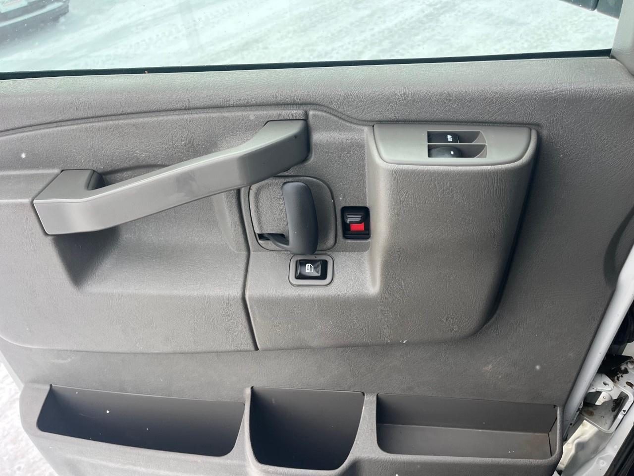 2017 GMC Savana Cargo Van 2500 Regular Wheelbase Rear-Wheel Drive Photo