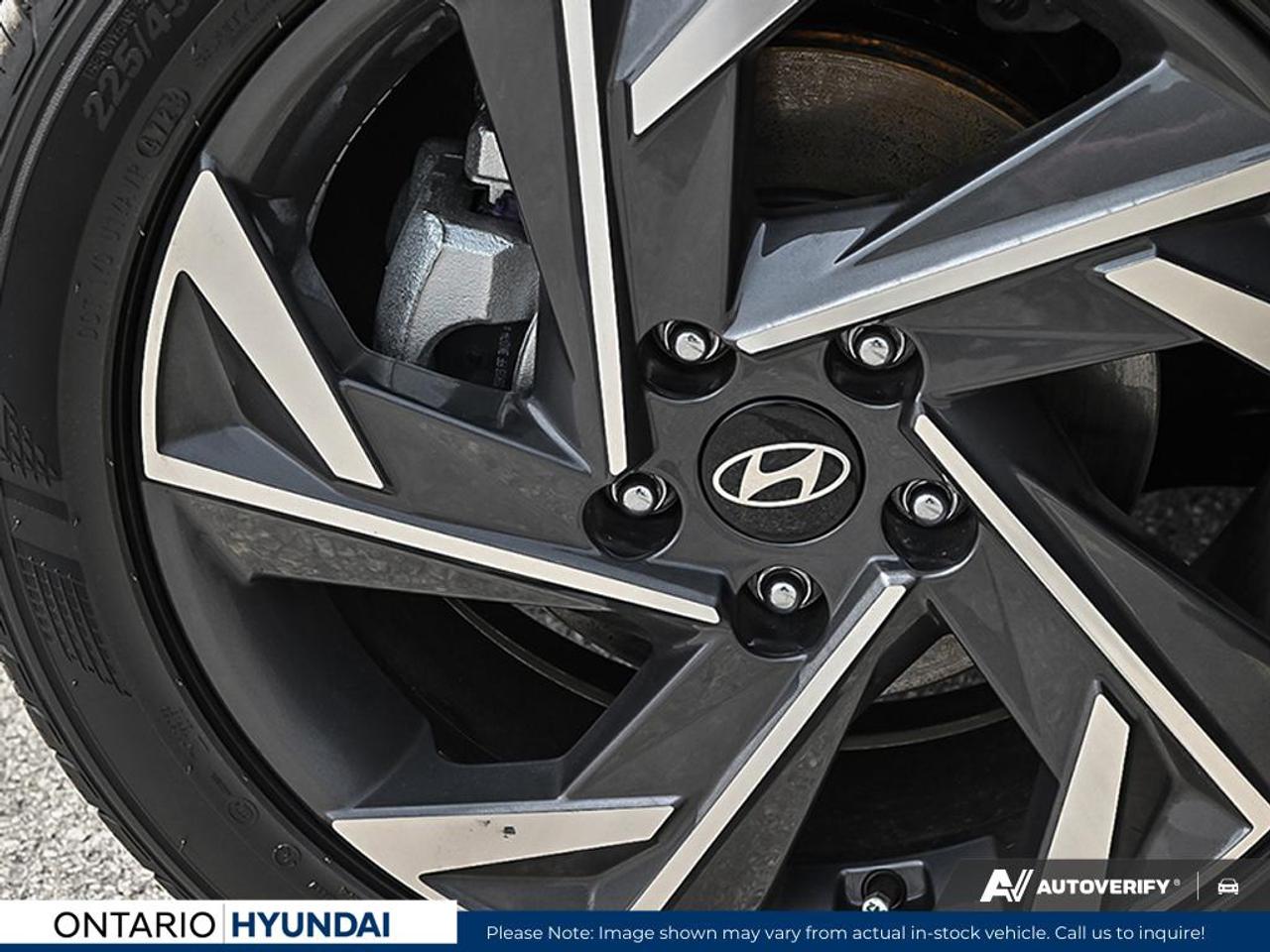 2025 Hyundai Elantra Luxury 4dr Sedan Photo