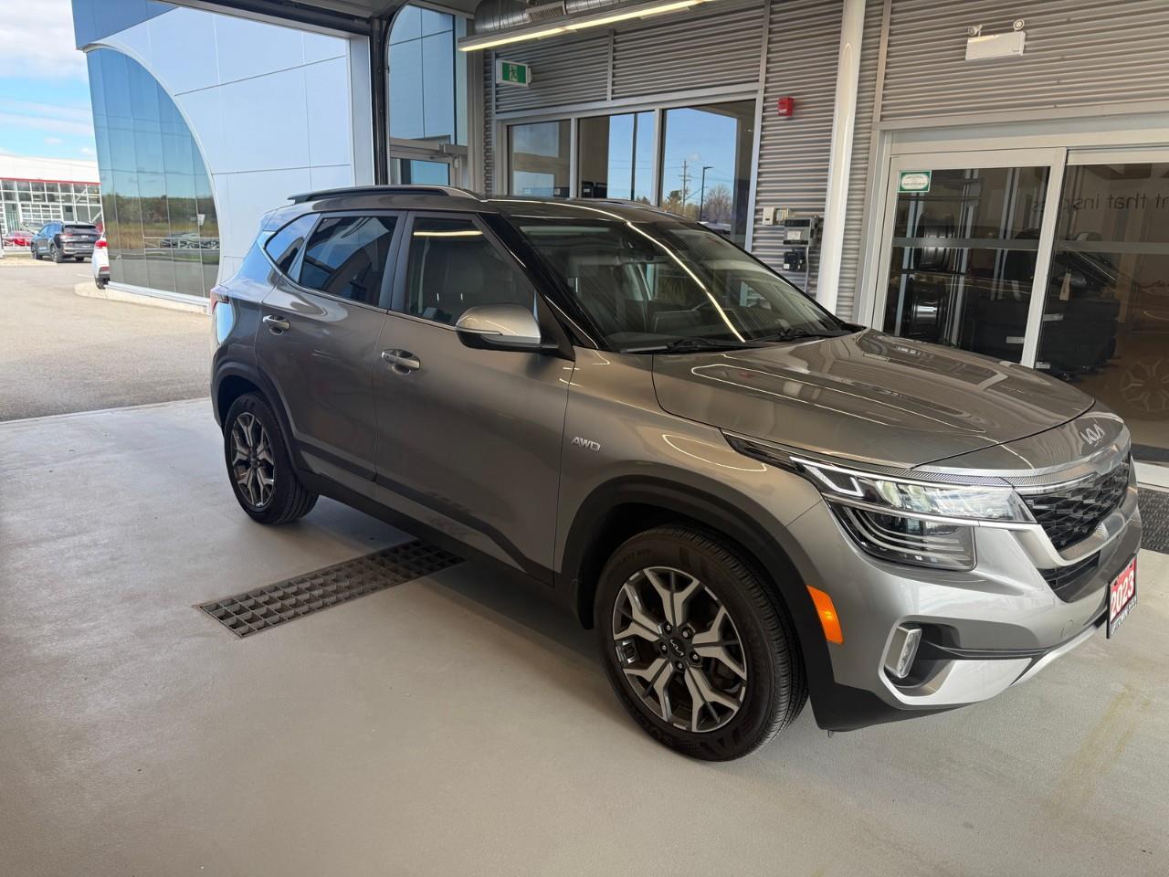 2023 Kia Seltos EX Premium 4dr All-Wheel Drive Photo2