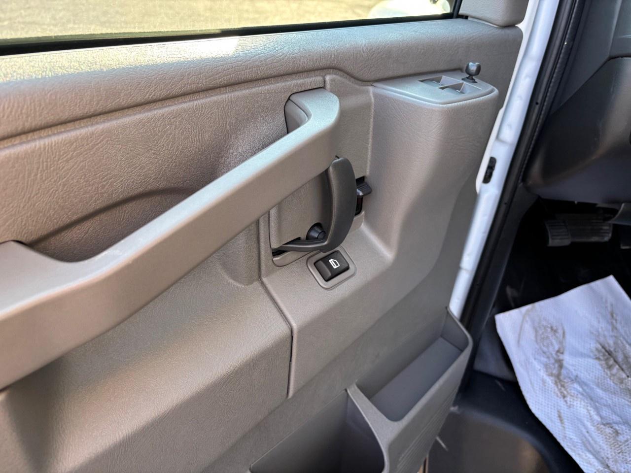 2025 GMC Savana Cargo Van 2500 Extended Wheelbase Rear-Wheel Drive Photo2