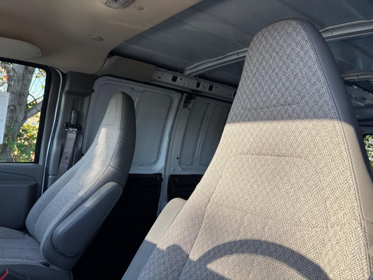 2025 GMC Savana Cargo Van 2500 Extended Wheelbase Rear-Wheel Drive Photo4