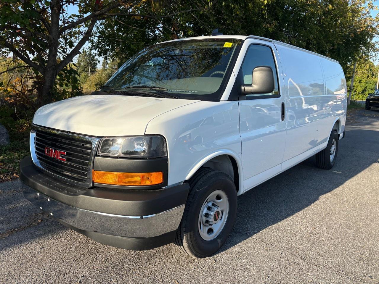 2025 GMC Savana Cargo Van 2500 Extended Wheelbase Rear-Wheel Drive Photo