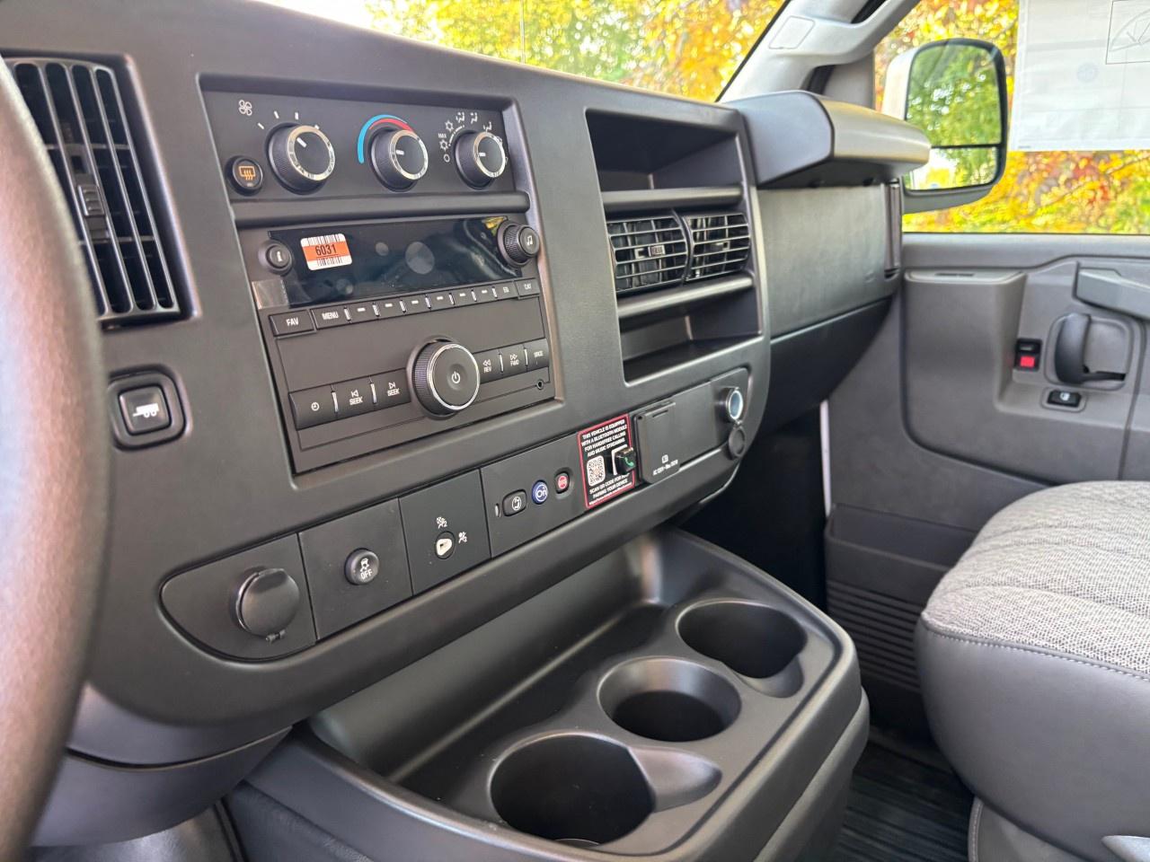 2025 GMC Savana Cargo Van 2500 Extended Wheelbase Rear-Wheel Drive Photo