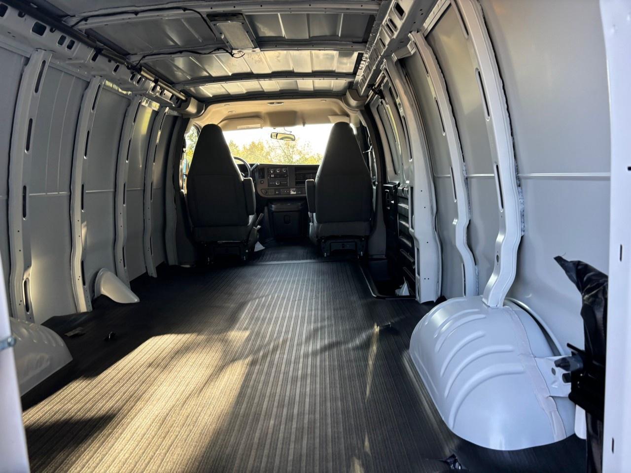 2025 GMC Savana Cargo Van 2500 Extended Wheelbase Rear-Wheel Drive Photo