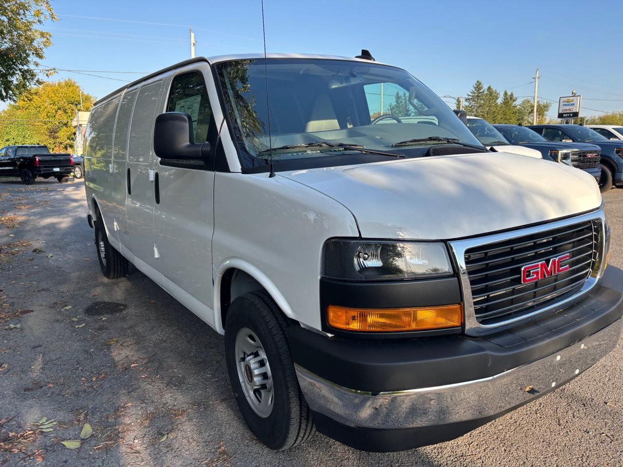 2025 GMC Savana Cargo Van 2500 Extended Wheelbase Rear-Wheel Drive Photo