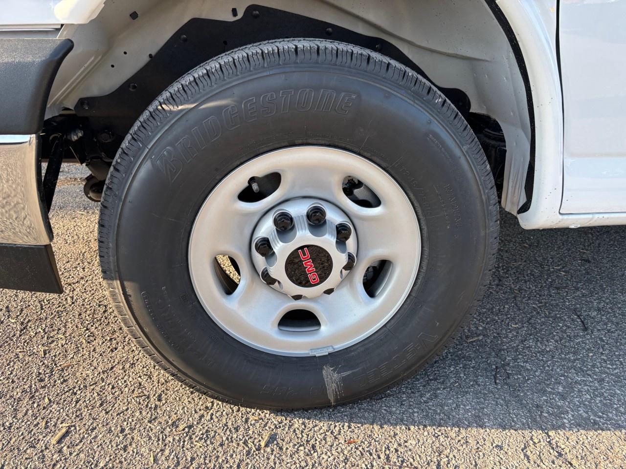 2025 GMC Savana Cargo Van 2500 Extended Wheelbase Rear-Wheel Drive Photo