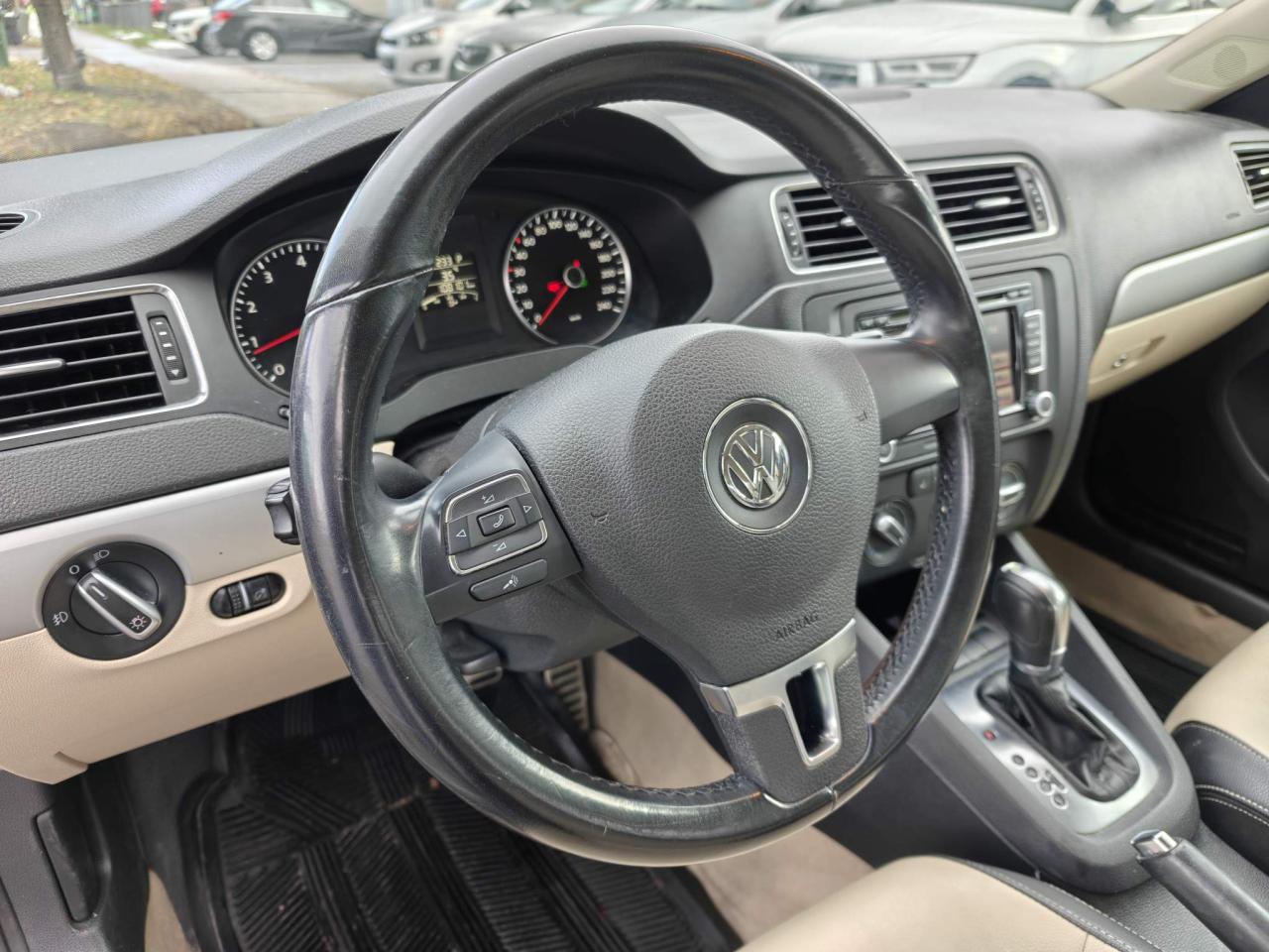 2013 Volkswagen Jetta 2.5L Sportline (A6) 4dr Sedan Photo2