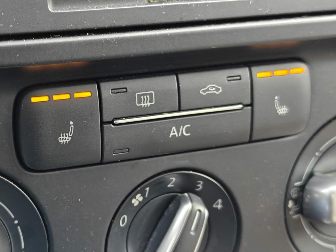 2013 Volkswagen Jetta 2.5L Sportline (A6) 4dr Sedan Photo