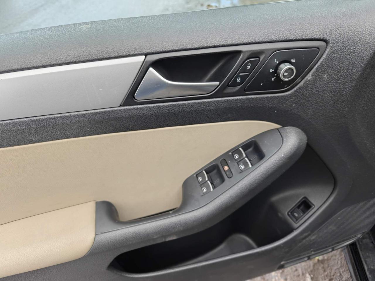 2013 Volkswagen Jetta 2.5L Sportline (A6) 4dr Sedan Photo