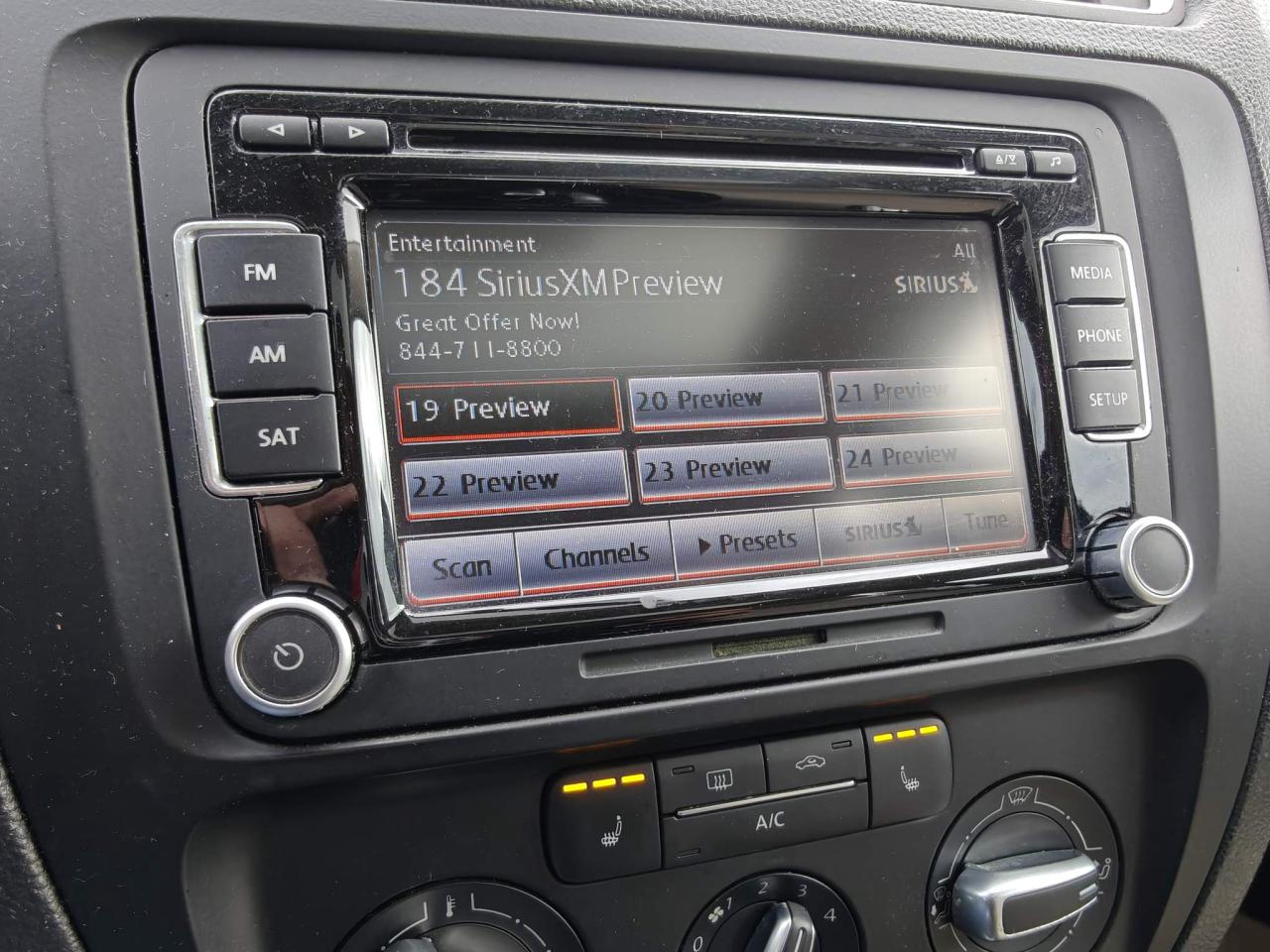 2013 Volkswagen Jetta 2.5L Sportline (A6) 4dr Sedan Photo