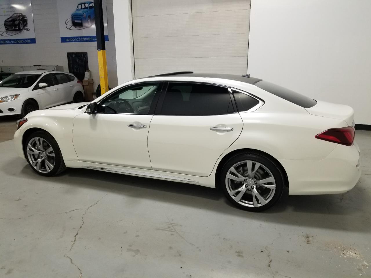 2019 Infiniti Q70L 3.7 LUXE 4dr All-Wheel Drive Sedan Photo3