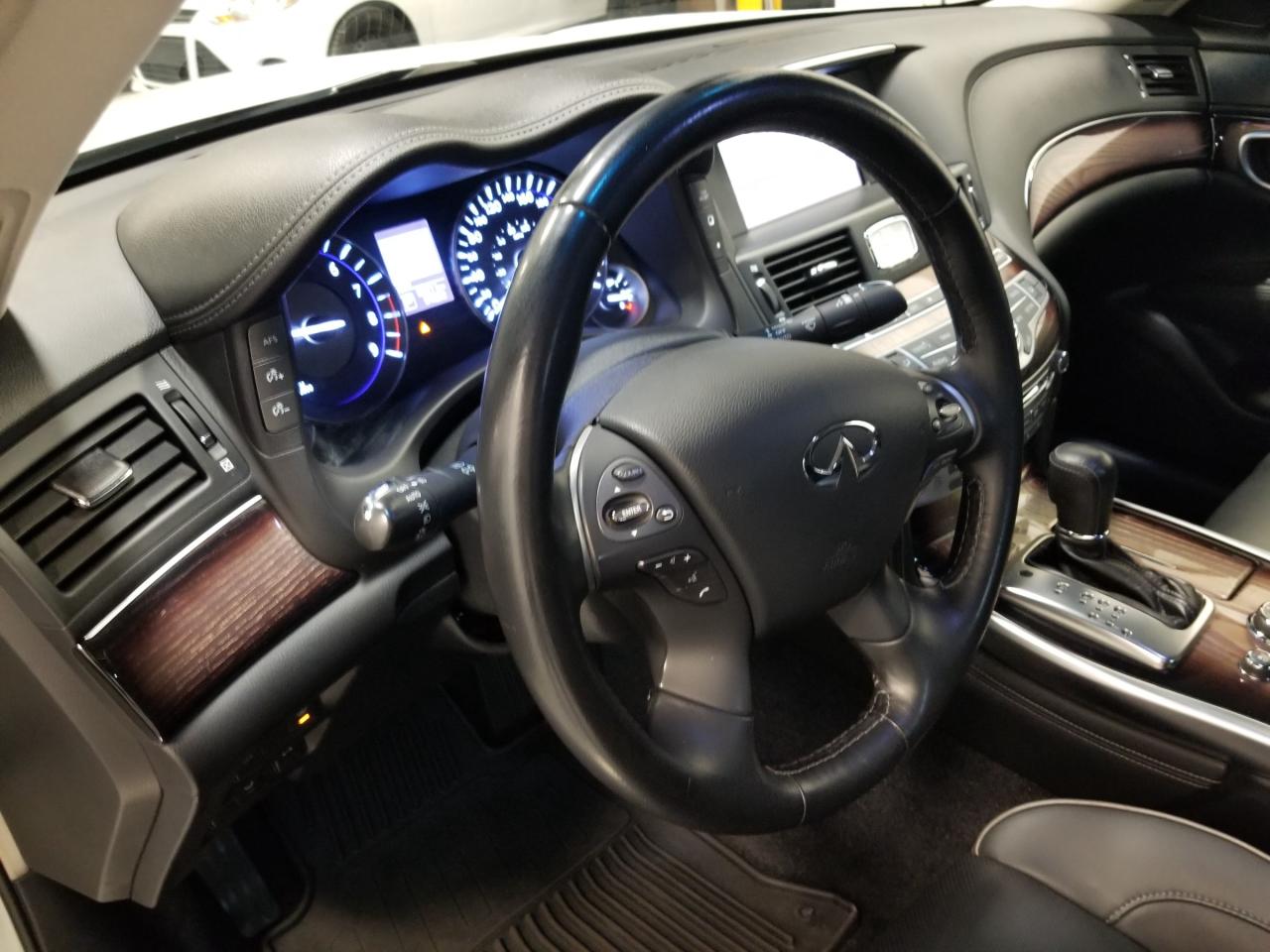 2019 Infiniti Q70L 3.7 LUXE 4dr All-Wheel Drive Sedan Photo