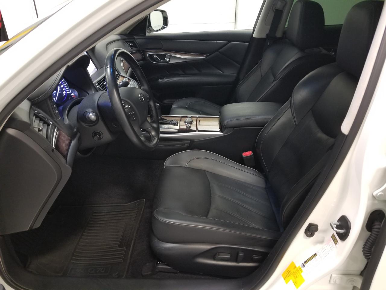 2019 Infiniti Q70L 3.7 LUXE 4dr All-Wheel Drive Sedan Photo