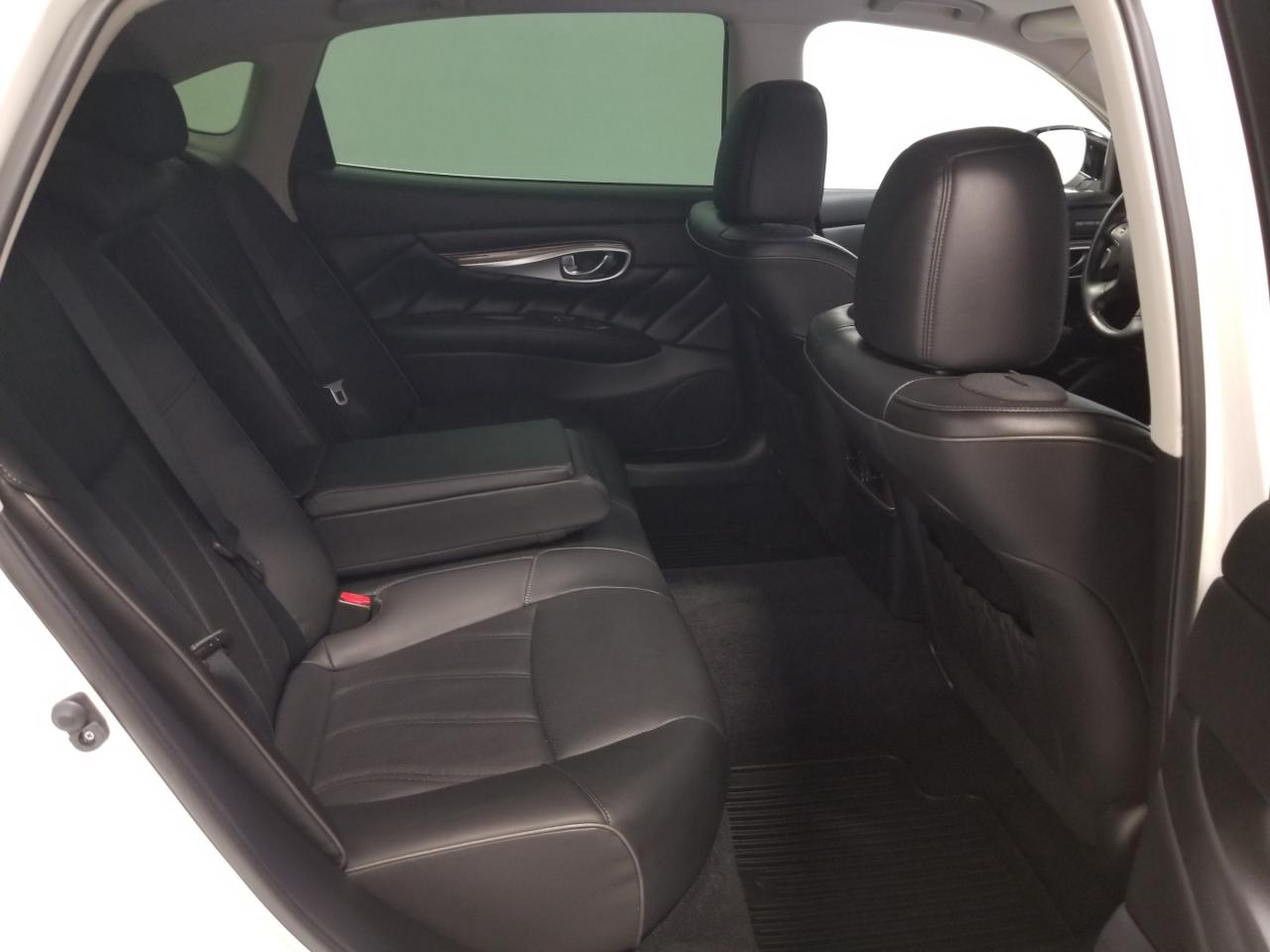 2019 Infiniti Q70L 3.7 LUXE 4dr All-Wheel Drive Sedan Photo