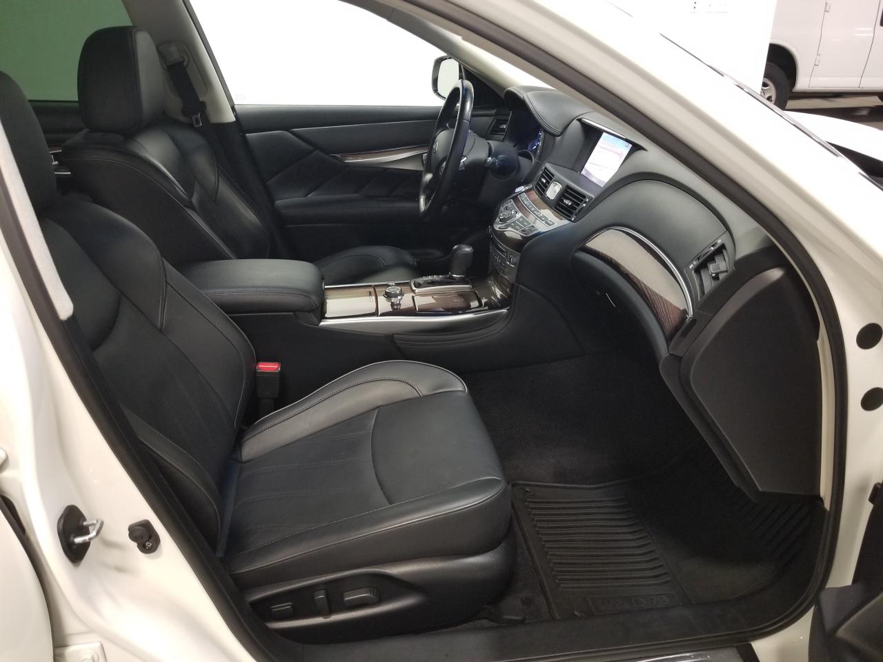 2019 Infiniti Q70L 3.7 LUXE 4dr All-Wheel Drive Sedan Photo