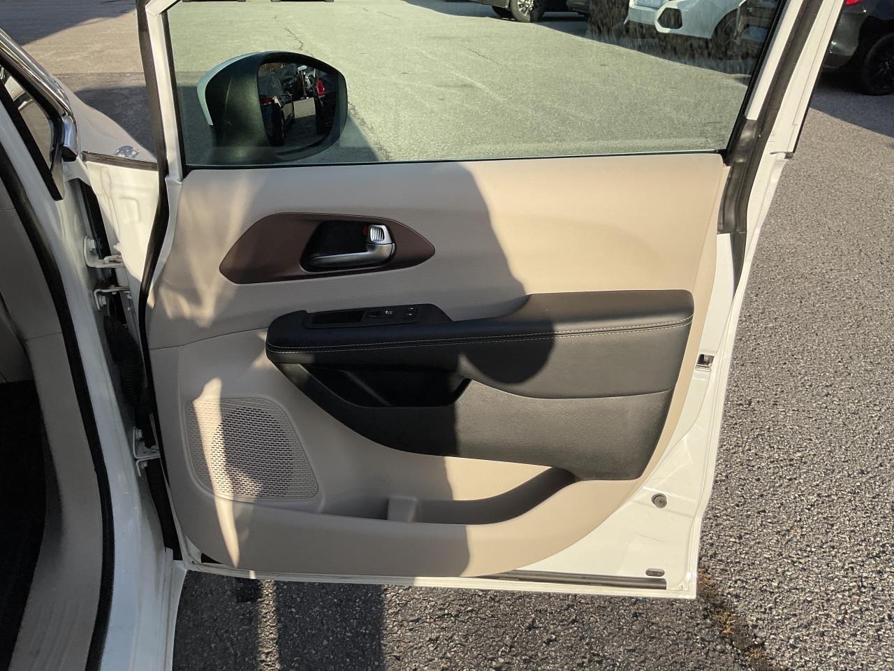 2023 Chrysler Grand Caravan SXT Front-Wheel Drive Passenger Van Photo