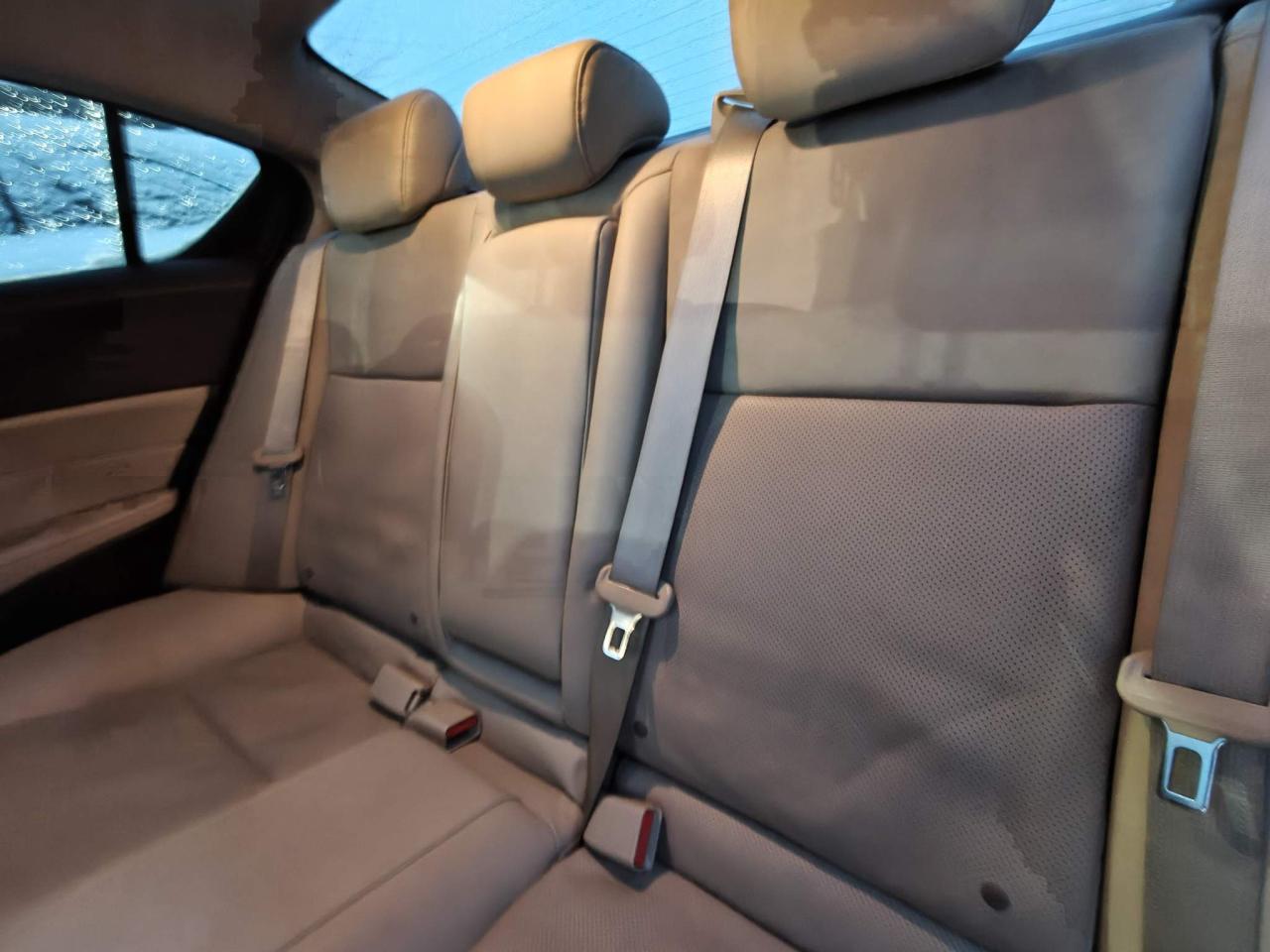 2016 Acura ILX Base w/Premium Package (A8) 4dr Sedan Photo3