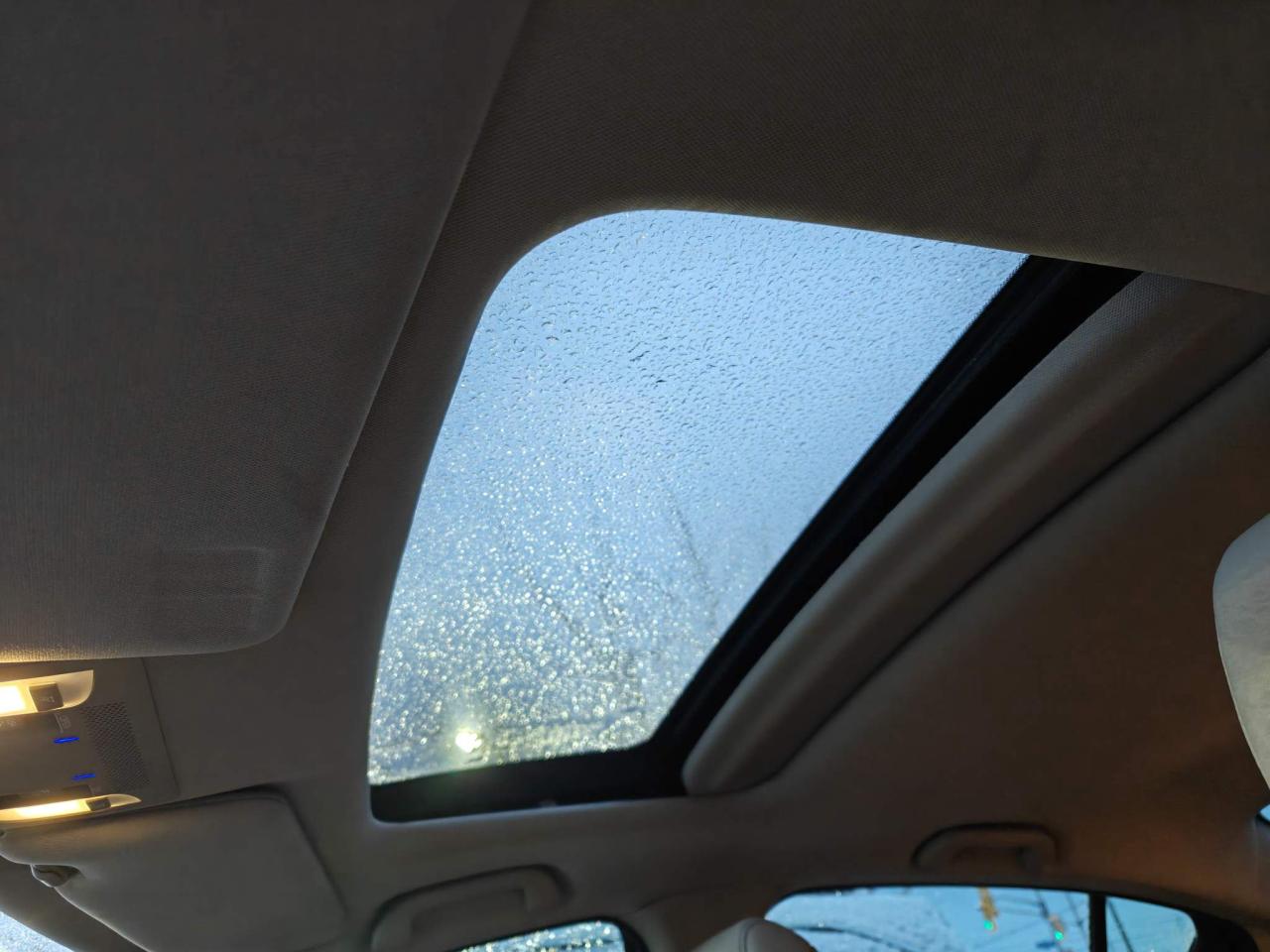 2016 Acura ILX Base w/Premium Package (A8) 4dr Sedan Photo2