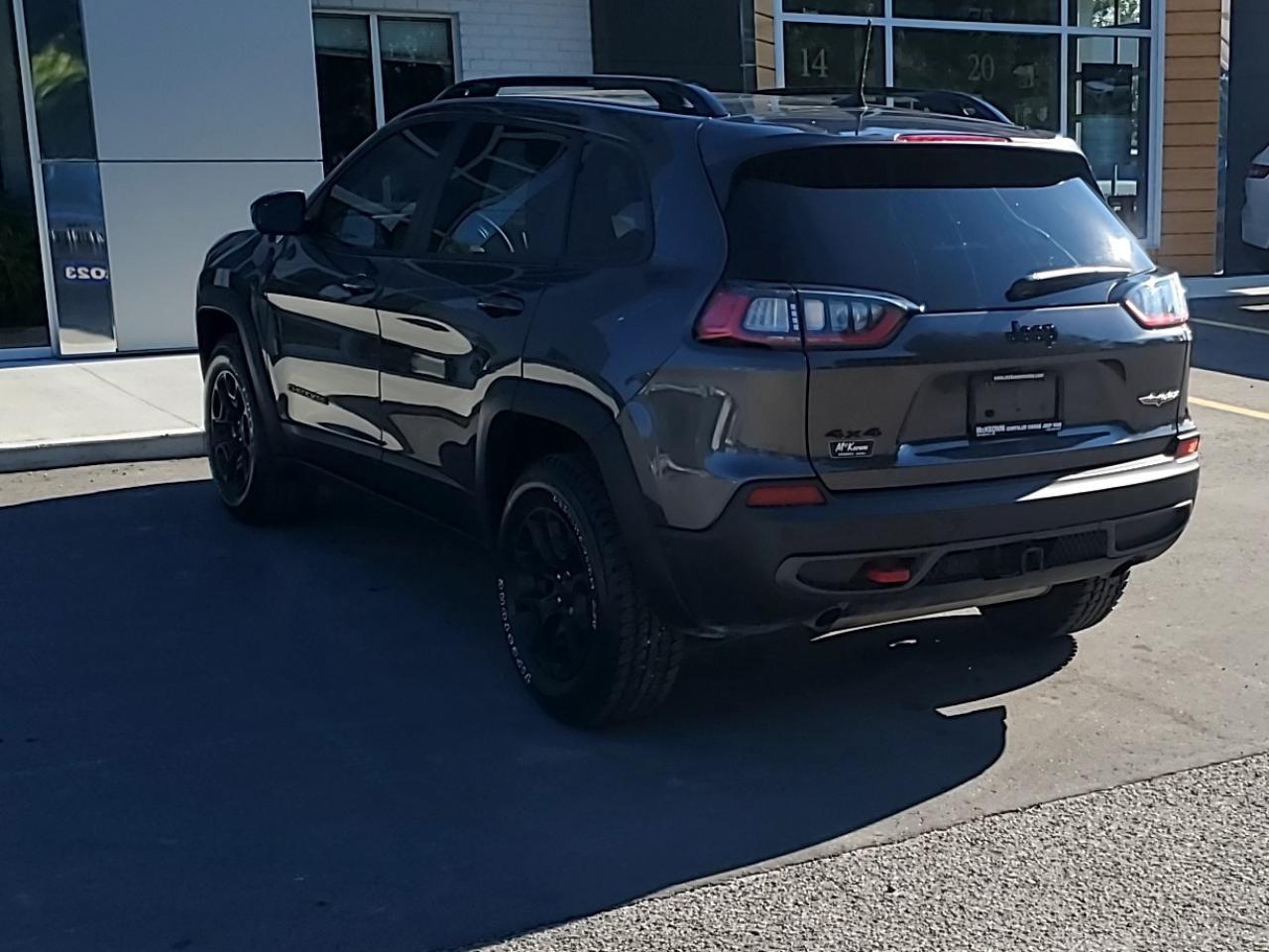 2023 Jeep Cherokee Trailhawk 4X4 Photo3