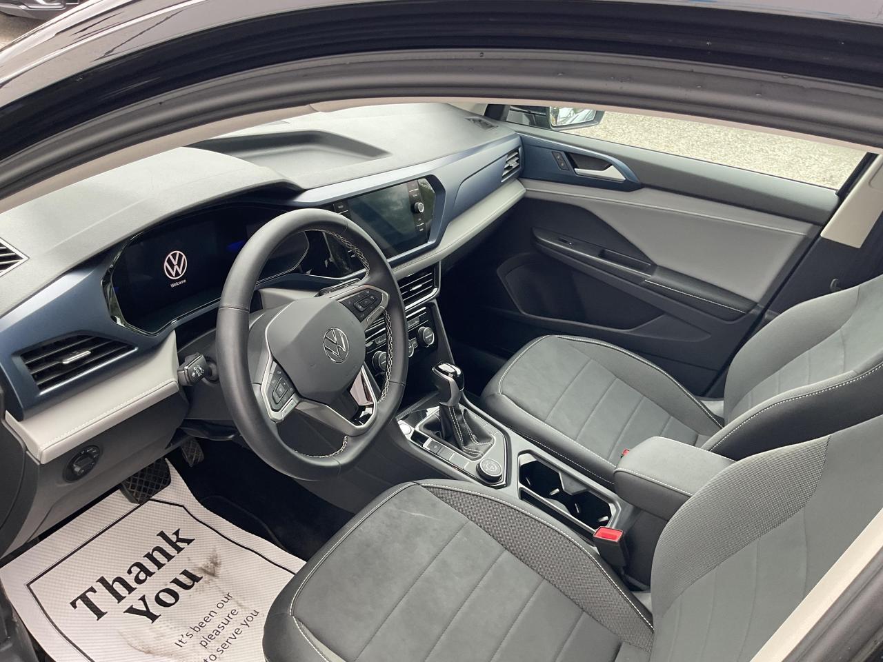 2024 Volkswagen Taos Comfortline 4dr All-Wheel Drive 4MOTION Photo