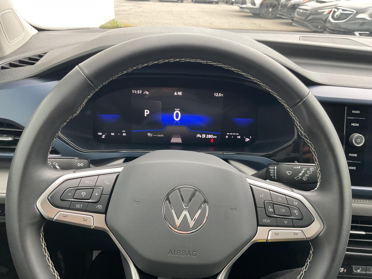 2024 Volkswagen Taos Comfortline 4dr All-Wheel Drive 4MOTION Photo