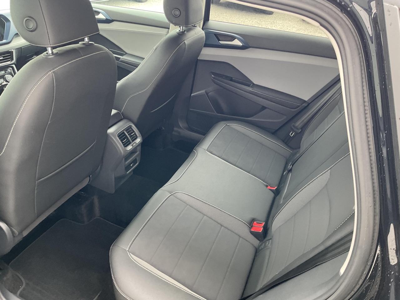 2024 Volkswagen Taos Comfortline 4dr All-Wheel Drive 4MOTION Photo