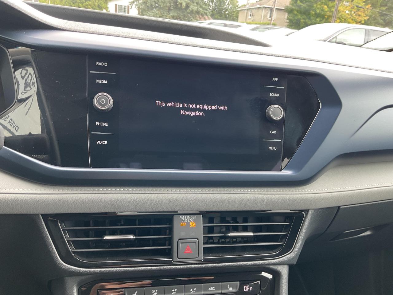 2024 Volkswagen Taos Comfortline 4dr All-Wheel Drive 4MOTION Photo