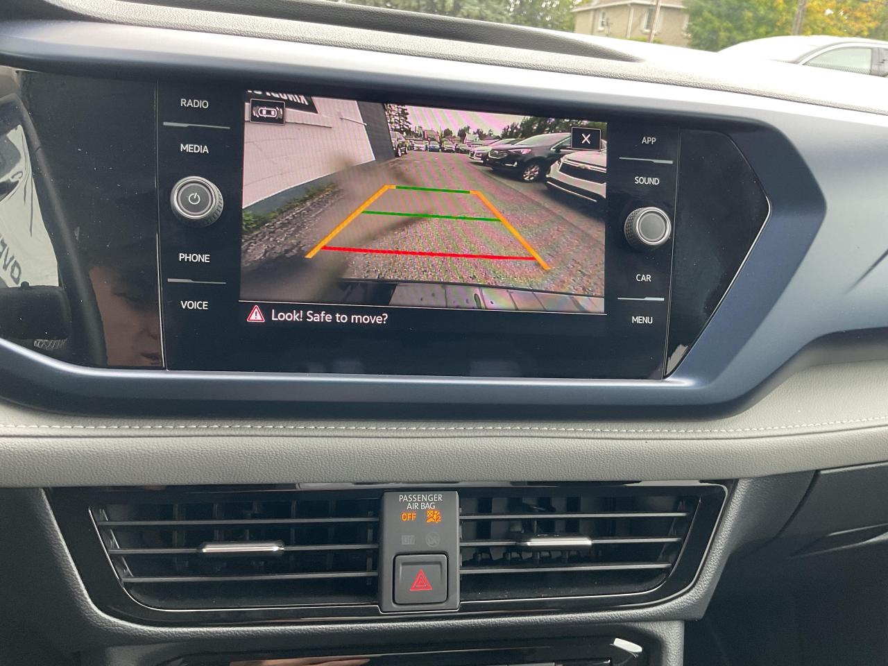 2024 Volkswagen Taos Comfortline 4dr All-Wheel Drive 4MOTION Photo