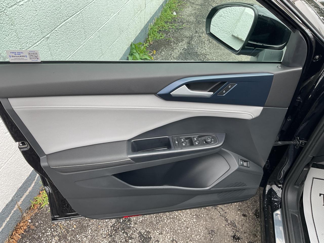 2024 Volkswagen Taos Comfortline 4dr All-Wheel Drive 4MOTION Photo